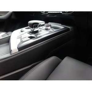 画像: AudiAG純正Q7(4M)用レザーセンターコンソールセット