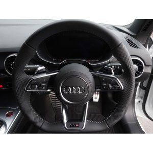 画像: Audi純正TT S/TT(FV)用フラットボトムステアリング