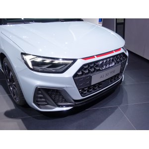 画像: AudiAG純正A1(GB)S line専用3分割スリット用レッドデカール