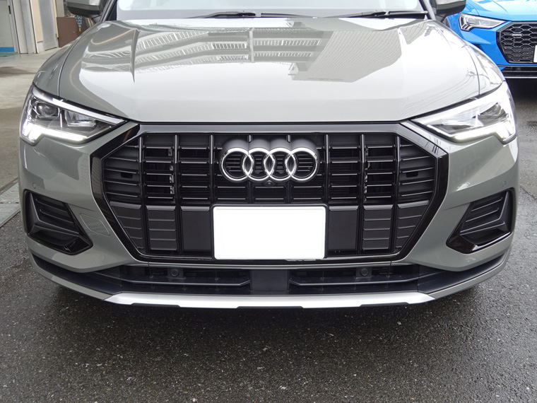 Audi純正Q3(F3)用グロスブラックフロントグリル - G-Speed web store